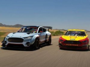 Drifting Mustang Slide Puzzle